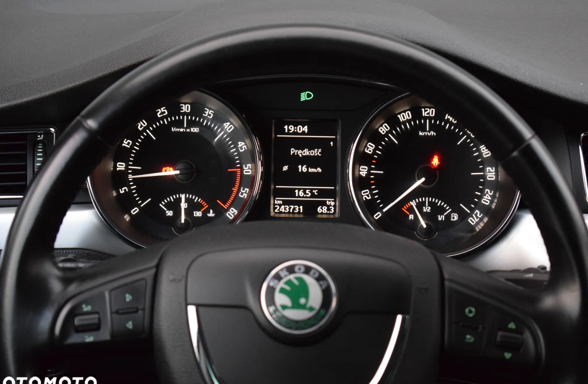 Skoda Superb cena 33900 przebieg: 243000, rok produkcji 2012 z Pruszcz Gdański małe 596